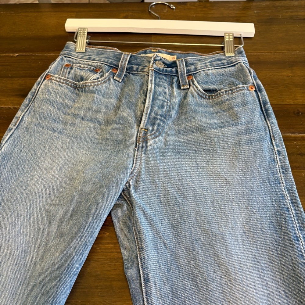 Levi’s Wedgie Straight Leg Jeans Space To Think Medium Wash 25 Casual Mom - Picture 5 of 14